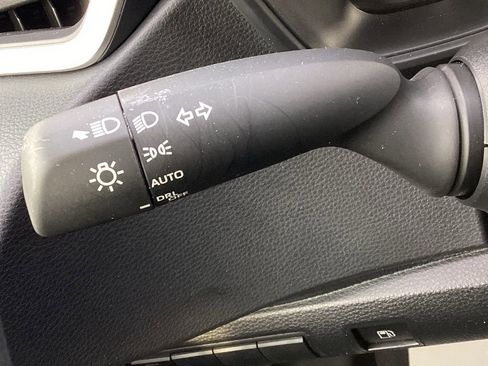 Used 2025 Toyota Corolla LE image 21