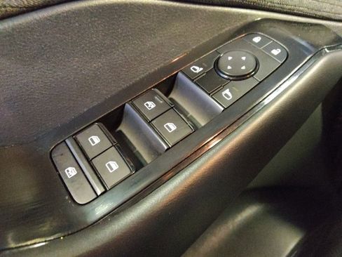 Used 2023 Nissan Rogue S image 27