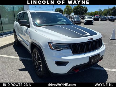 Used 2021 Jeep Grand Cherokee Trailhawk w/ Trailhawk Luxury Group AWD/4WD image 9