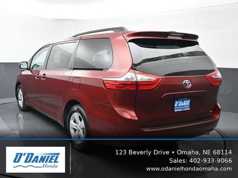 Used 2017 Toyota Sienna LE FWD image 4