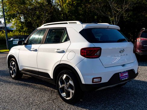Used 2021 Hyundai Venue SEL image 4