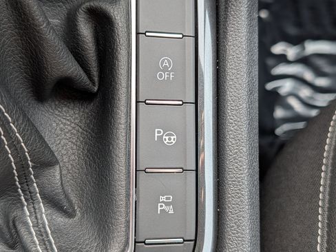 Certified 2022 Volkswagen Tiguan SEL R-Line AWD/4WD image 31