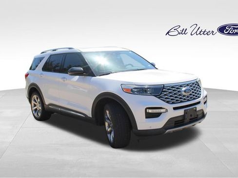 Certified 2020 Ford Explorer Platinum w/ Premium Technology Package AWD/4WD image 3