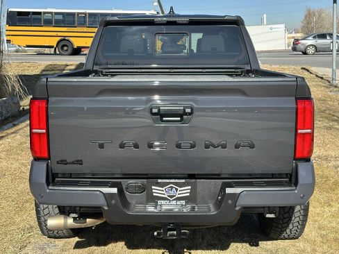 Used 2025 Toyota Tacoma SR5 AWD/4WD image 8