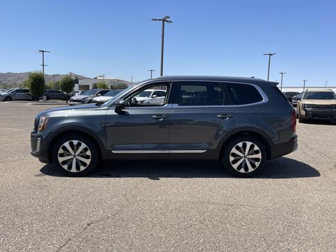 Used 2021 Kia Telluride EX w/ EX Premium Package FWD image 3