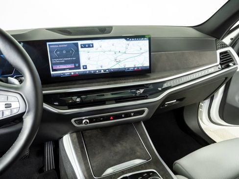 Used 2025 BMW X5 xDrive50e w/ Parking Assistance Package image 12