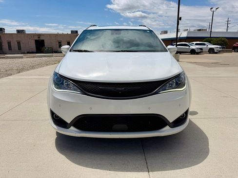 Used 2020 Chrysler Pacifica Limited FWD image 4