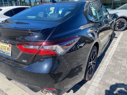 Used 2024 Toyota Camry SE image 9