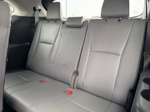 Certified 2022 Toyota Highlander XLE image 40