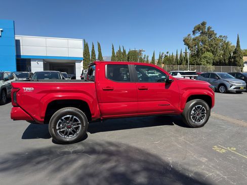 Used 2024 Toyota Tacoma TRD Sport w/ TRD Sport Upgrade Package image 9