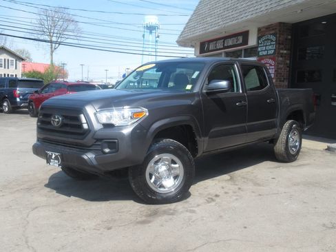 Used 2022 Toyota Tacoma SR AWD/4WD image 29