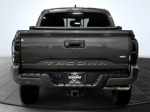 Used 2018 Toyota Tacoma TRD Sport image 4