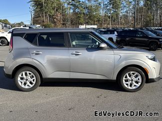 Used 2023 Kia Soul LX w/ Option Group 015 video 2