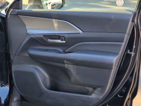 Used 2025 Toyota Grand Highlander AWD image 34