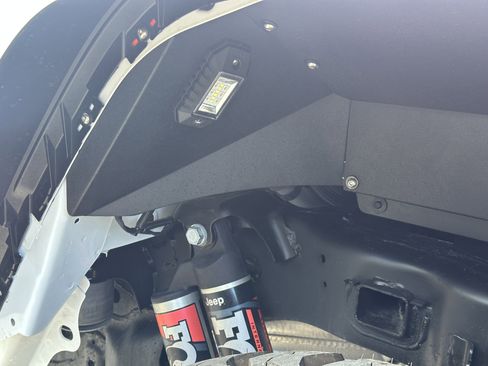 Used 2024 Jeep Gladiator Mojave image 30