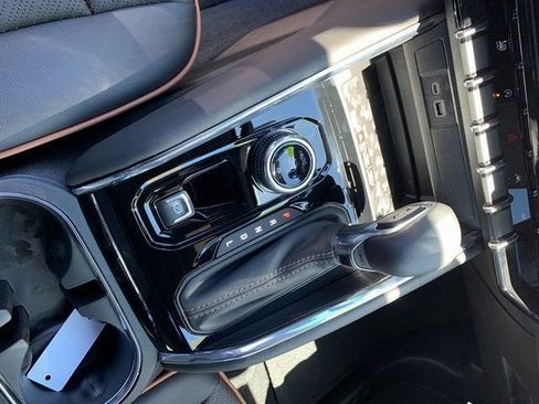 New 2026 GMC Canyon AT4 w/ AT4 Premium Package AWD/4WD image 21