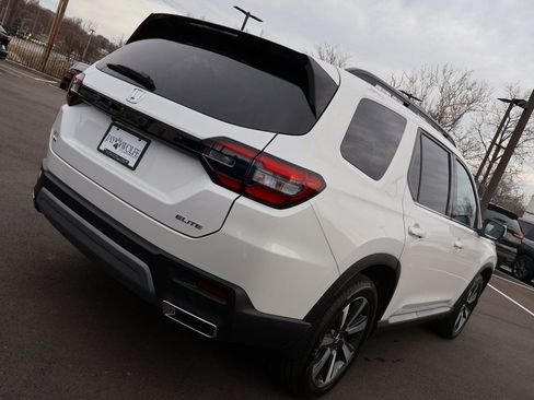 Certified 2025 Honda Pilot Elite image 7