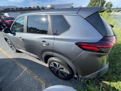 Used 2023 Nissan Rogue SV FWD image 3