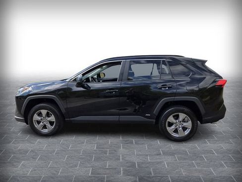 Used 2023 Toyota RAV4 LE AWD/4WD image 4