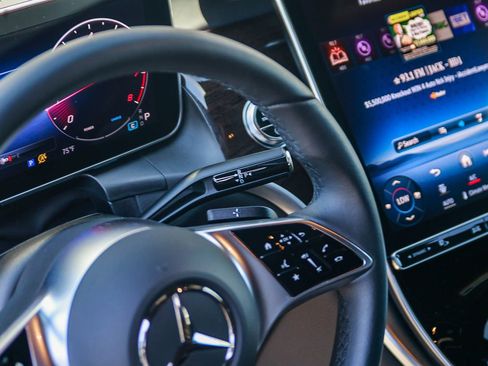 Used 2024 Mercedes-Benz GLC 300 image 19