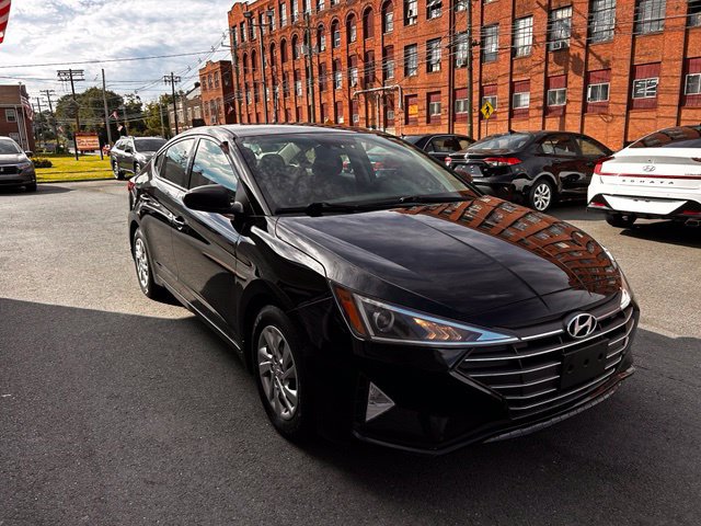 Used 2020 Hyundai Elantra SE w/ Winter Weather Package FWD image 3