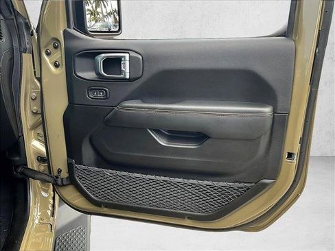 Used 2025 Jeep Gladiator Sport AWD/4WD image 18