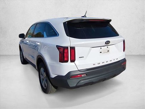Used 2021 Kia Sorento LX image 7