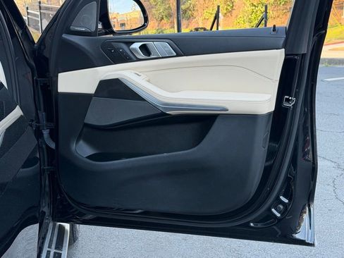 Used 2021 BMW X7 xDrive40i w/ Premium Package image 38