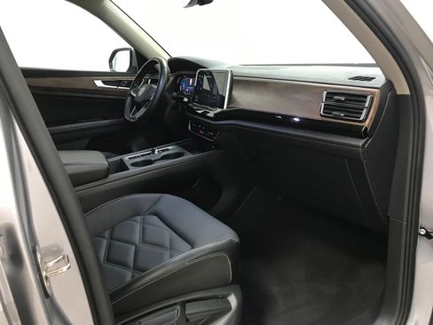 Used 2025 Volkswagen Atlas SE FWD image 15