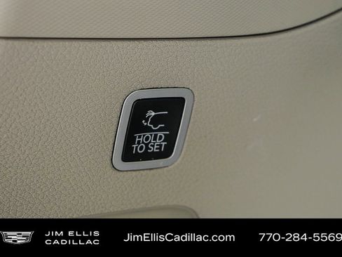 Used 2022 Jeep Wagoneer Series III w/ Premium Group I image 38