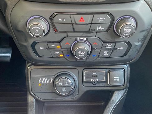 Used 2023 Jeep Renegade Trailhawk AWD/4WD image 20