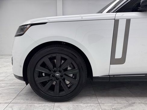 Used 2023 Land Rover Range Rover Long Wheelbase SE image 10