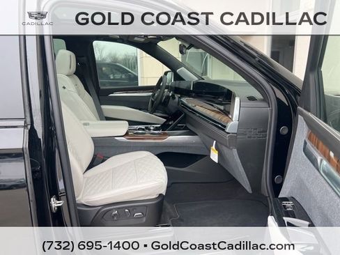 Certified 2026 Cadillac Escalade Platinum Sport AWD/4WD image 7