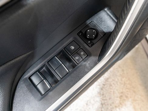 Used 2019 Toyota RAV4 XLE Premium FWD image 13