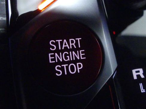 Used 2021 BMW M3 Competition RWD image 23