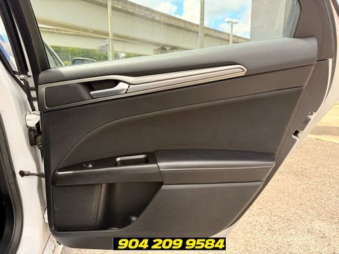 Used 2017 Ford Fusion SE w/ Fusion SE Technology Package FWD image 28