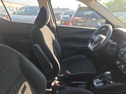 Used 2021 Nissan Kicks S FWD image 11