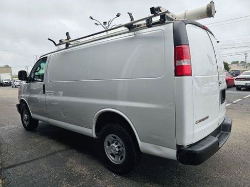 Used 2018 Chevrolet Express 2500 w/ Driver Convenience Package RWD image 7
