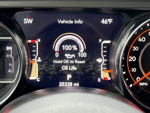 Used 2022 Jeep Gladiator Willys image 18