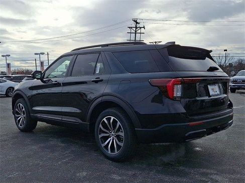 New 2026 Ford Explorer ST-Line image 3
