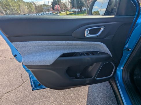 Used 2025 Jeep Compass Latitude image 15