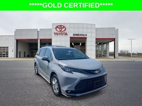 Used 2022 Toyota Sienna XLE Woodland Edition AWD/4WD image 1