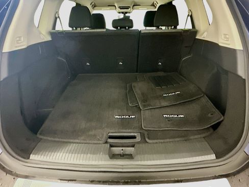 Used 2023 Nissan Rogue SV image 29