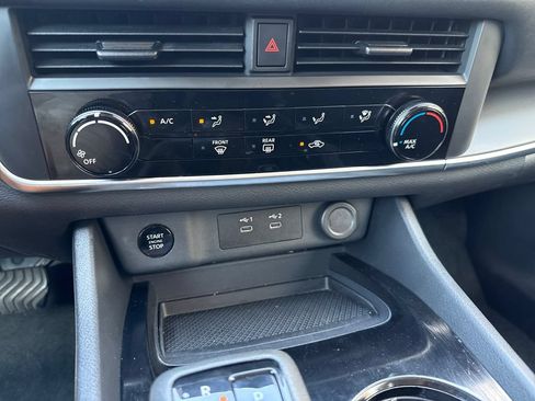 Used 2024 Nissan Rogue S FWD image 17