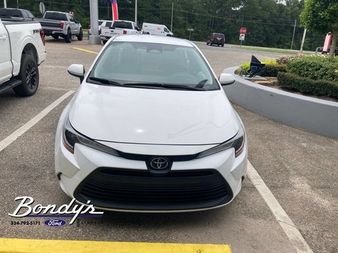 Used 2024 Toyota Corolla LE FWD image 2