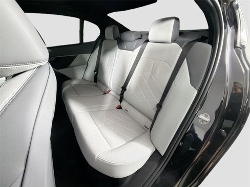 New 2026 BMW 550e xDrive w/ Executive Package image 25