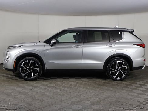 Used 2024 Mitsubishi Outlander SE image 16