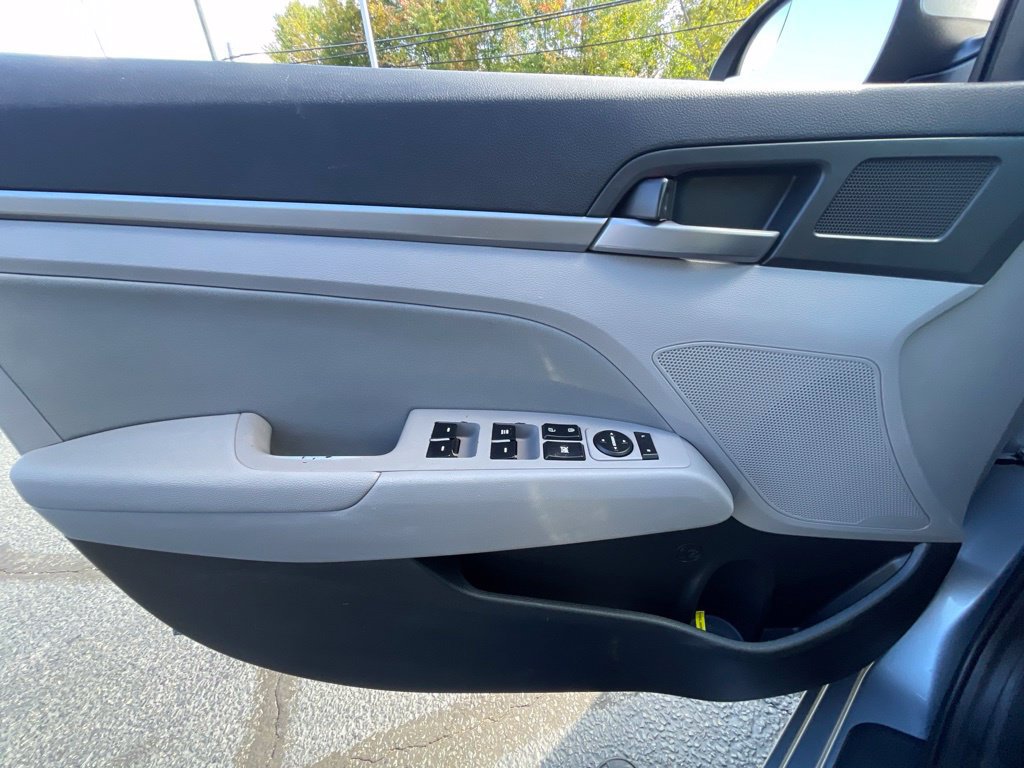 Used 2017 Hyundai Elantra SE FWD image 9