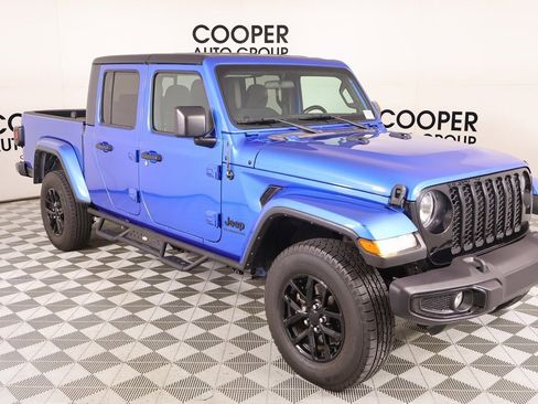Used 2022 Jeep Gladiator Sport image 1