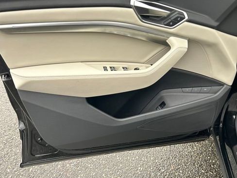 Used 2024 Audi Q8 e-tron Premium image 18